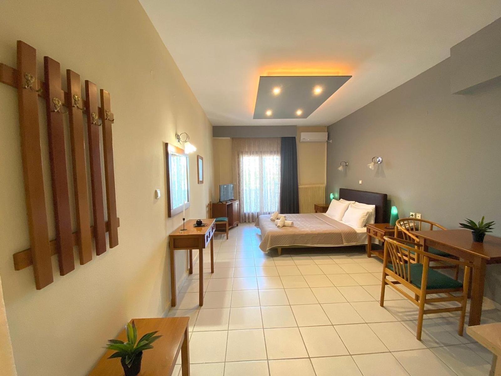 Thrassa Hotel Tycheron Exterior photo